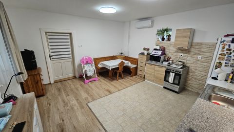 Eladó Ház 8100 Várpalota , Csendes környéken mégis közel mindenhez!