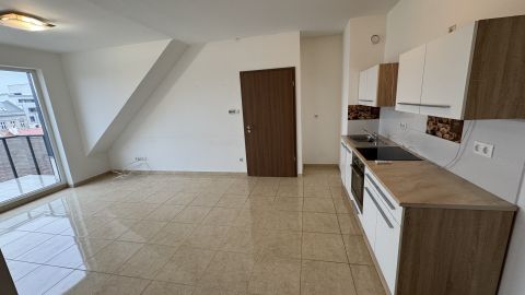 Kiadó Lakás 4026 Debrecen , Belvárosban újszerű BÚTOROZATLAN lakás KAIDÓ!