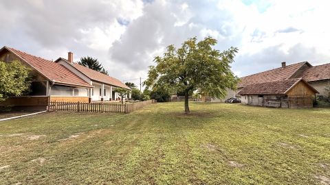 Eladó Ház 2322 Makád 