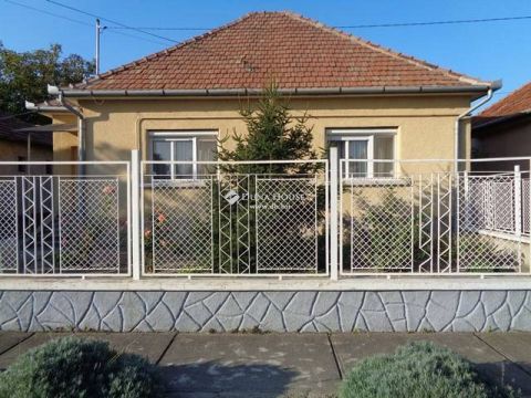 Eladó Ház 6070 Izsák 
