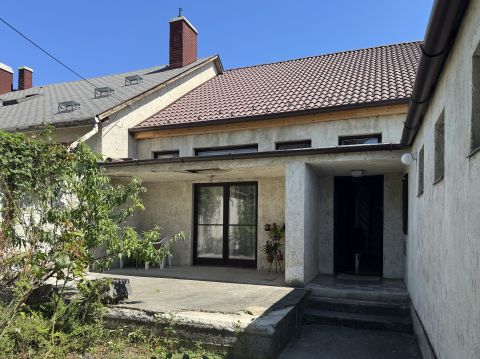Eladó Ház 2462 Martonvásár , sorházi ingatlan csendes utcában, kerttel, garázzsal