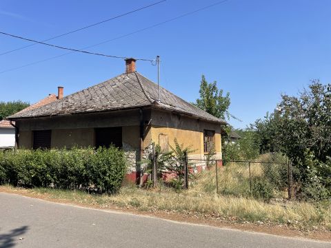 Eladó Ház 6077 Orgovány , Orgoványon felújítandó ház eladó a Németh Imre utcában