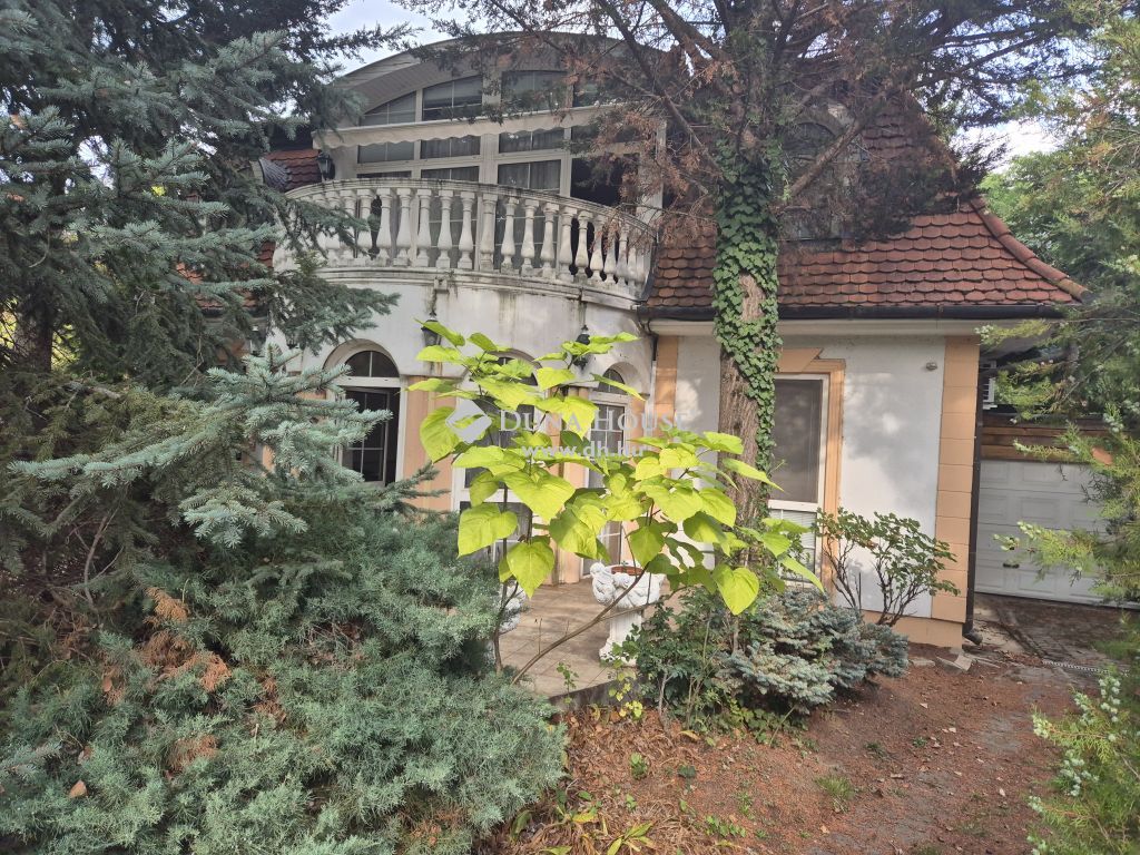 8600 Siófok , vízpart közeli ingatlan, intim kerttel, hangulatos utcában — 1/31