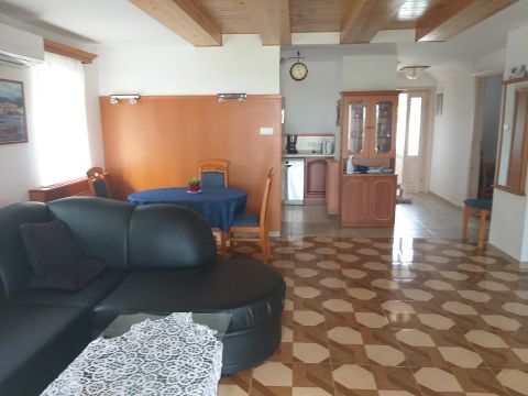 Kiadó Lakás 8230 Balatonfüred , Balatonfüred központi részén, csendes utcában