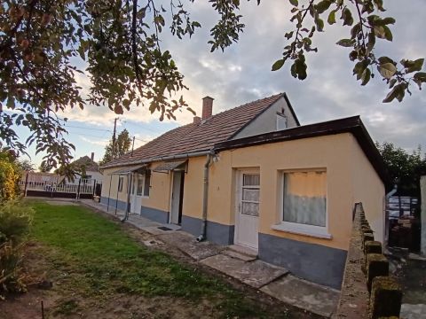 Eladó Ház 2884 Bakonyszombathely 