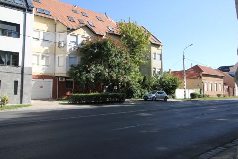 Eladó Lakás 6000 Kecskemét , AUTÓBEÁLLÓVAL,BELVÁROSI LAKÁS!