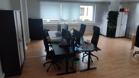 Eladó Iroda 6000 Kecskemét , Belvárosi panorámás 113,62 nm-es iroda, irodaházban.
