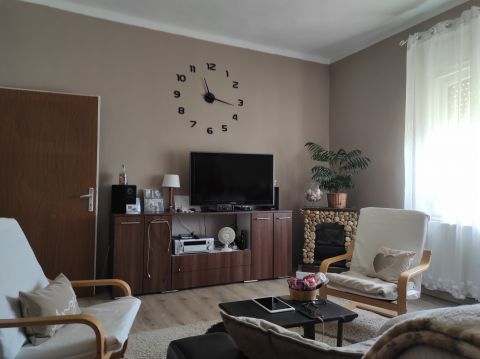 Eladó Ház 2677 Herencsény , Dombok között, főút mellett