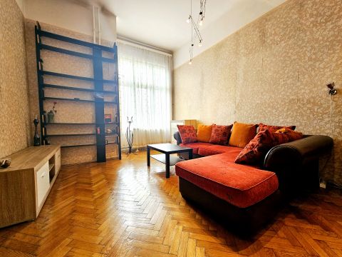 Eladó Lakás 1072 Budapest 7. kerület A BLAHA LUJZA TÉRREL szemben LIFTES házban NAPFÉNYES lakás