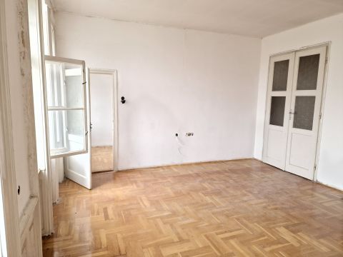 Eladó Lakás 8000 Székesfehérvár , 2. emeleti, 44 nm-es téglalakás jó áron