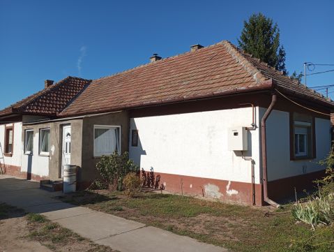 Eladó Ház 2251 Tápiószecső 