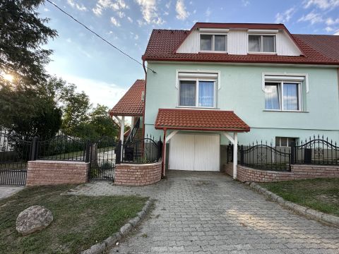 Eladó Ház 2525 Bajna 