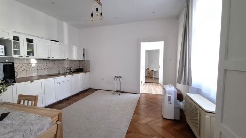 Eladó Lakás 1117 Budapest 11. kerület ,  Móricz Zsigmond körtérnél 3 szobás, felújított lakás