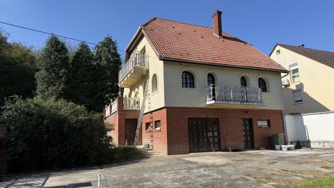 Eladó Ház 7300 Komló 
