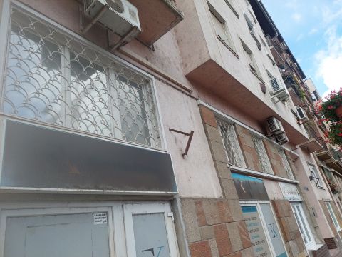 Eladó Üzlethelyiség 1133 Budapest 13. kerület , Újlipótváros könnyen megközelíthető részén Klinika is 4 sell