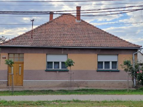 Eladó Ház 6454 Bácsborsód , Központhoz közel