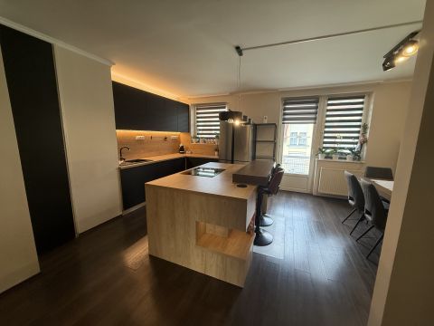 Kiadó Lakás 6000 Kecskemét , Kiadó egy bruttó 100 m2-es lakás teljes bútorzattal