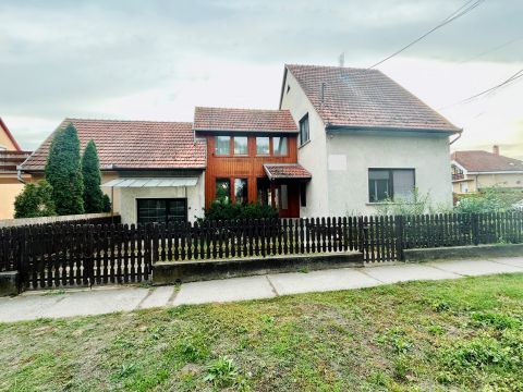 Eladó Ház 2730 Albertirsa , Központi részen 