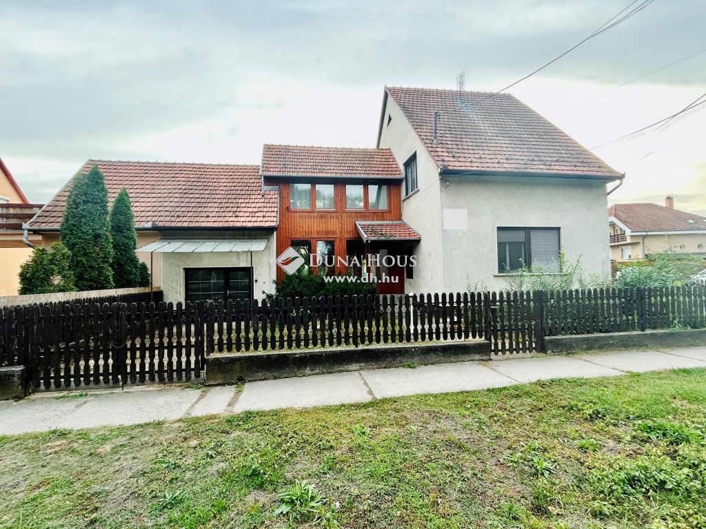 2730 Albertirsa , Központi részen — 1/22