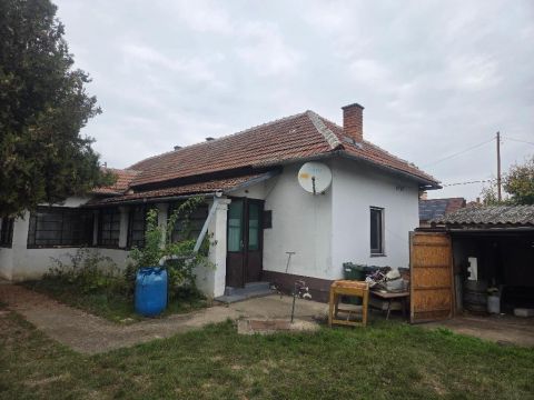Eladó Ház 5234 Tiszaroff , 5234 Tiszaroff, Központi fekvésű