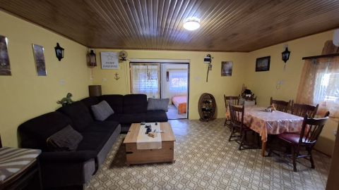 Eladó Ház 7200 Dombóvár , Dómbóvár Szőlőhegyen
