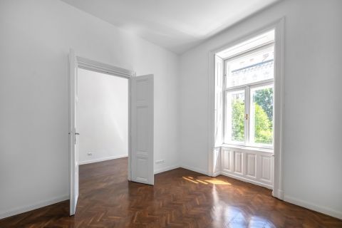 Eladó Lakás 1054 Budapest 5. kerület 