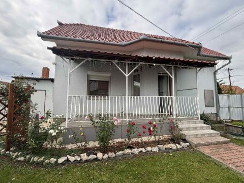 Eladó Ház 9300 Csorna Bercsényi Miklós utca közelében