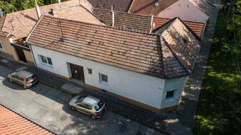 Eladó Ház 2600 Vác , 2 lakásos családi ház a belváros közelében