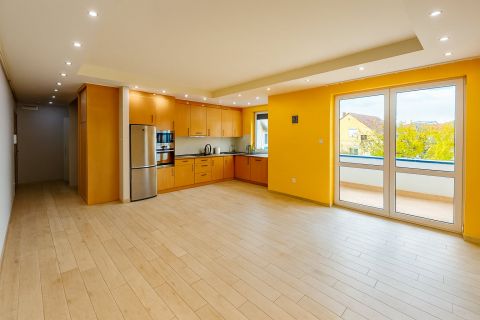 Kiadó Lakás 4031 Debrecen , Hatvani kert, remek részén, közel a város szívéhez