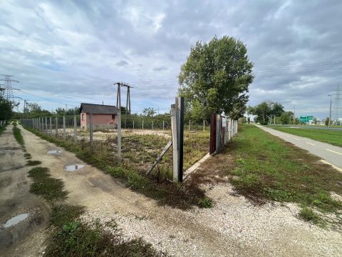 Kiadó Telek 9028 Győr , Ipari park mellett telek kis "faházzal" kiadó