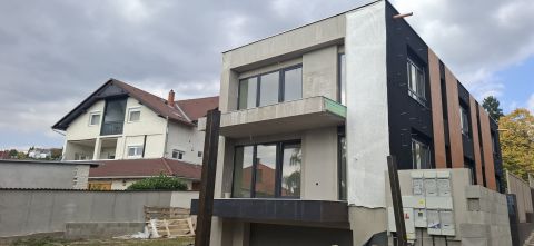 Eladó Lakás 7625 Pécs Mindjárt kész új épitésű panorámás, nagy teraszos lakás! 