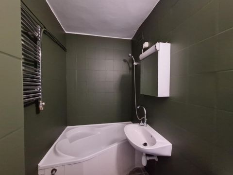 Eladó Lakás 7633 Pécs ===Mecsek Áruházzal szemben kétszobás lakás ===