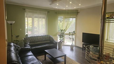 Eladó Lakás 1031 Budapest 3. kerület Római parton nagy kertkapcsolatos lakás