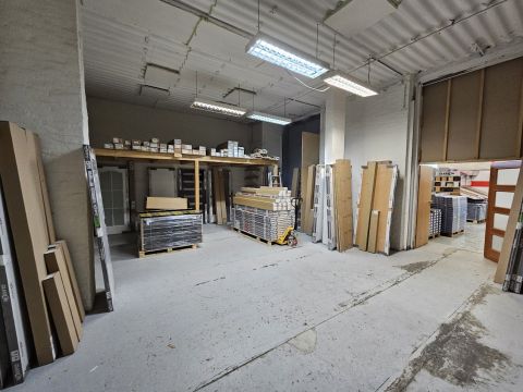 Kiadó Üzlethelyiség 7623 Pécs 