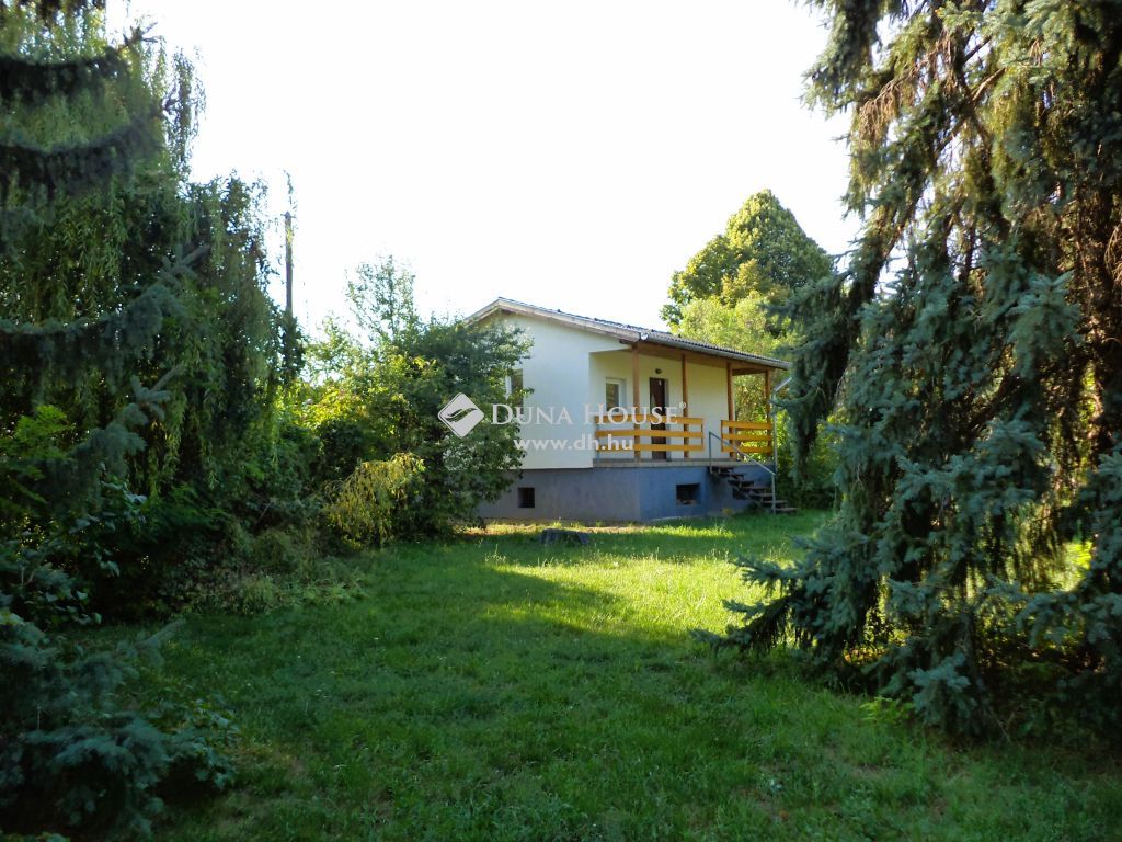 2475 Kápolnásnyék , Vasútállomás közeli — 1/17