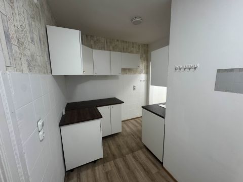 Eladó Lakás 1202 Budapest 20. kerület Központi helyen