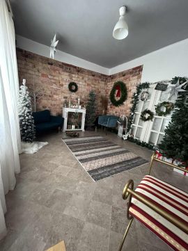 Eladó Ház 2737 Ceglédbercel , Ceglédbercel 40-es út buszmegálló közelében