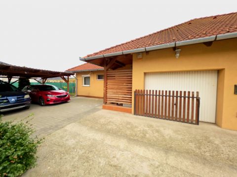 Eladó Ház 2310 Szigetszentmiklós Hitelezhető ikerház! Csendes környék!