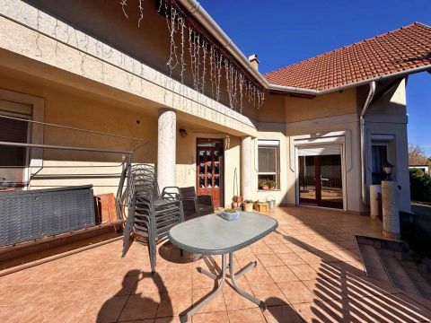 Eladó Ház 2030 Érd , Érden 5 hálós családi ház eladó