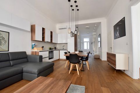 Eladó Lakás 1066 Budapest 6. kerület 