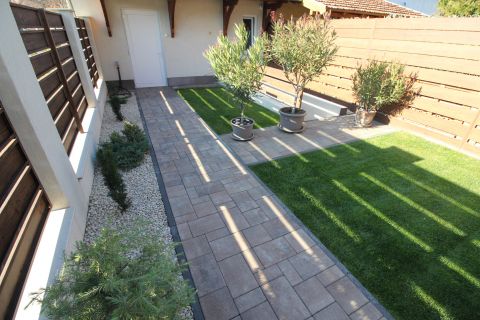 Eladó Ház 6000 Kecskemét PRÉMIUM minőségben kialakított, DUPLA GARÁZSOS ingatlan!