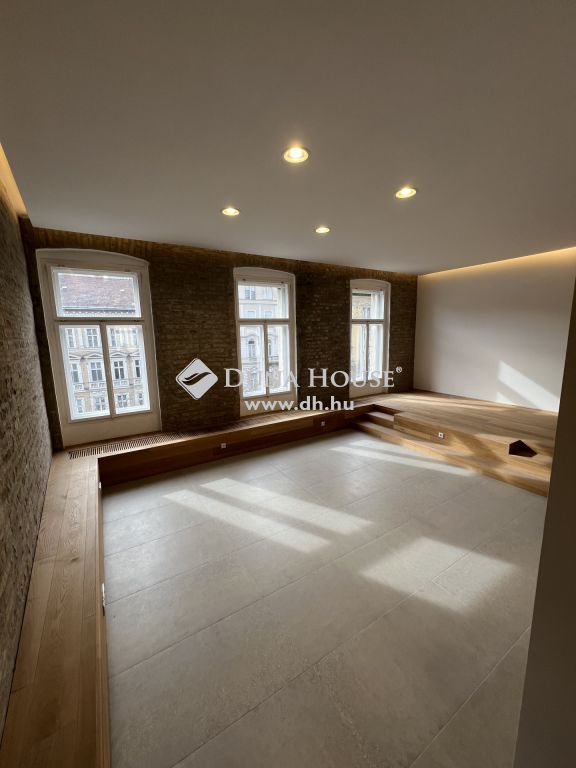 1085 Budapest 8. kerület — 1/5
