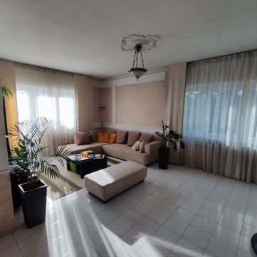 Eladó Ház 1182 Budapest 18. kerület , Kertvárosias környezetben, felújított családi ház