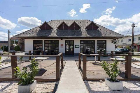 Eladó Üzlethelyiség 2651 Rétság 