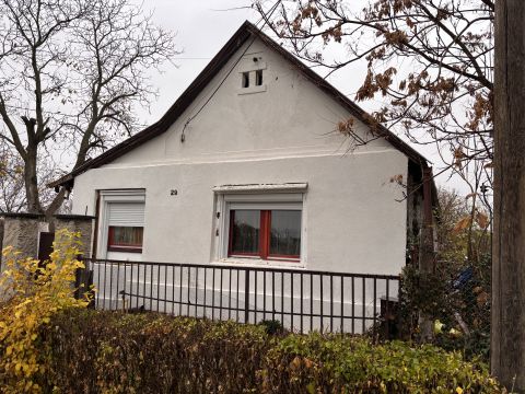 Eladó Ház 3063 Jobbágyi , Nagy udva, aszfaltozott utca