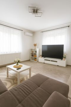 Eladó Ház 1181 Budapest 18. kerület Teljeskörűen felújított családi ház a kertvárosban