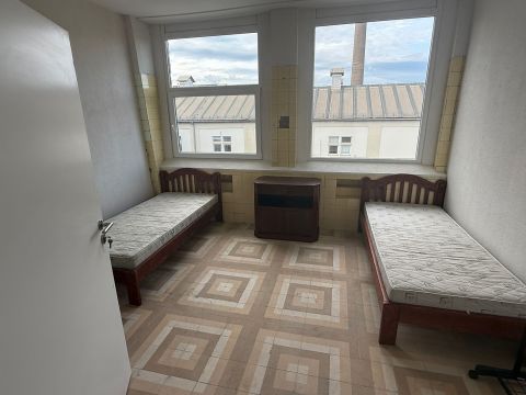 Eladó Ipari 1095 Budapest 9. kerület , SOROKSÁRI ÚTON 20 SZOBÁS, 60 FÉRŐHELLYEL, MUNKÁSSZÁLLÓNAK!!