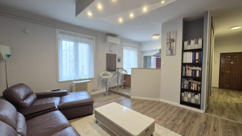 Eladó Lakás 2120 Dunakeszi , FELÚJÍTOTT 1 emeleti 53nm lakás, tárolóval