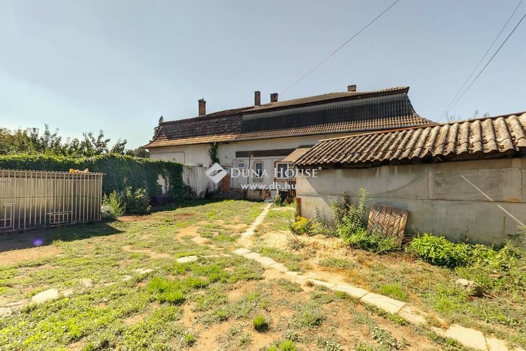 2890 Tata , Tóváros — 1/29