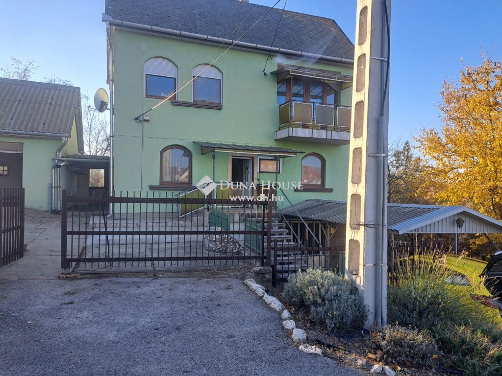 2241 Sülysáp , Központhoz közeli mellékutcában — 1/41